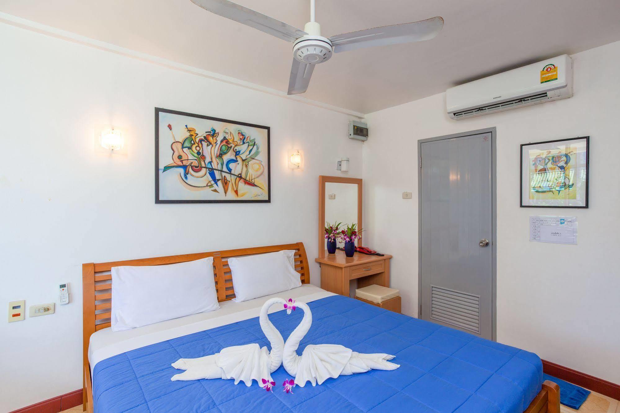 The Expat Hotel Patong Ngoại thất bức ảnh
