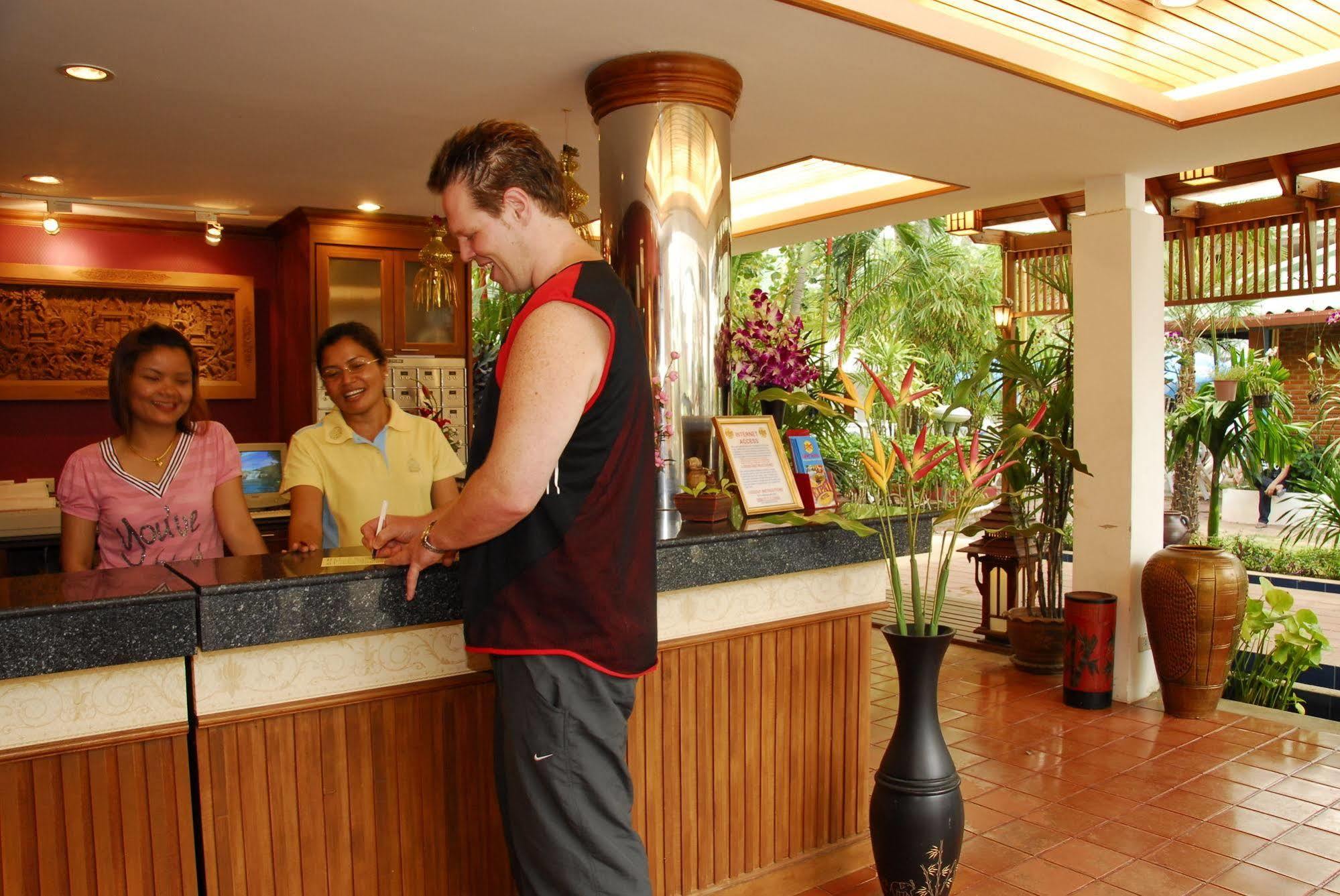 The Expat Hotel Patong Ngoại thất bức ảnh